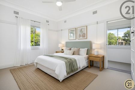 Spacious Art Deco Apartment with Sunroom - Short Term Lease Only - Photo 2