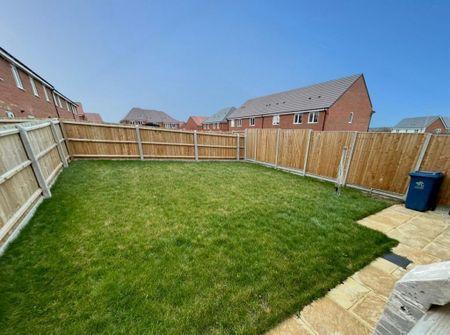 4 bedroom semi-detached house to rent - Photo 4