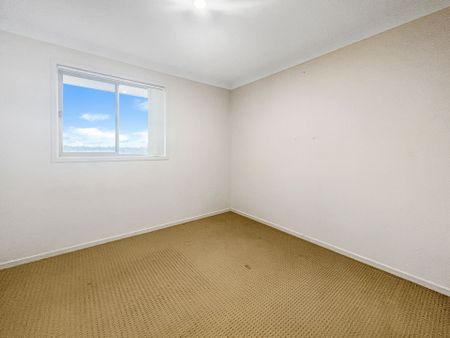 Family Home In The Heart Of Hamlyn Terrace - Photo 4