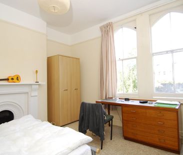 Napier Terrace, Flat 2, Plymouth - Photo 1