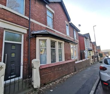 3 bedroom semi-detached house to rent - Photo 5