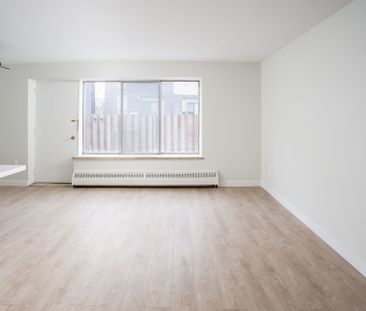 For Lease - 371 Lakeshore Road Unit# 105, Mississauga, Ontario - Photo 2