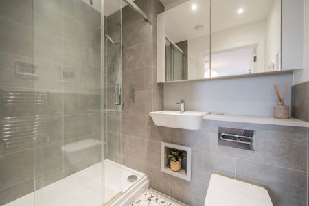 Hanbury Road, Acton, W3, London - Photo 2