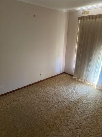 Spacious unit close to CBD - AVAILABLE NOW - Photo 3