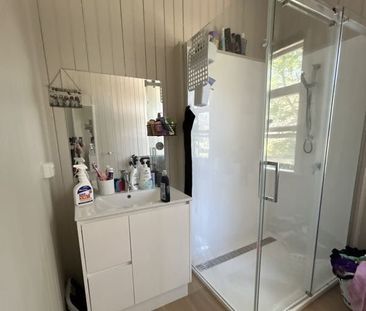 Renovated 3 Bedroom House - Photo 6