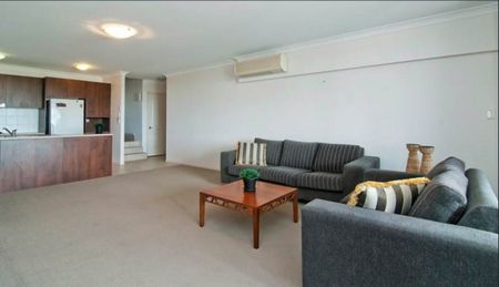 Spacious 2 Bedroom Unit Fully Furnished - Photo 2