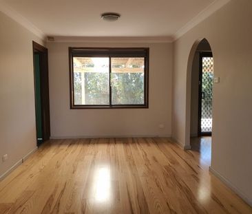 Spacious Three Bedroom House with Air Conditioning and Inground Pool - Photo 4