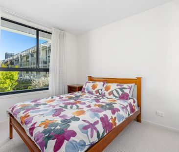 Spacious Kingston Living - Photo 4