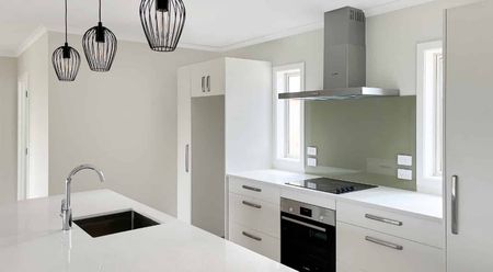 3 BEDROOMS WAIPUKURAU - Photo 3