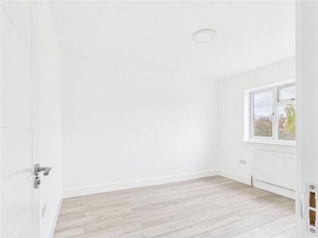 4 bedroom terraced house to rent - Photo 3