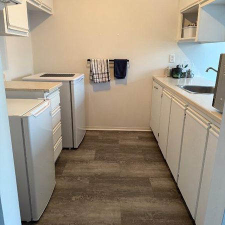 LONGUEUIL, 3 1/2 style condo a louer pres services transports - Photo 3