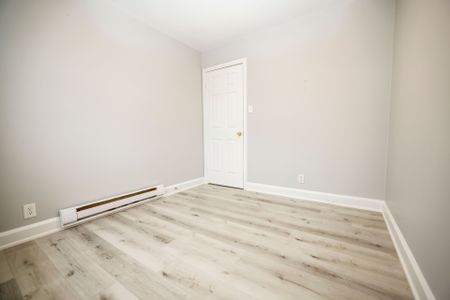 For Lease - 37 Holland Street Unit# 1, Bradford West Gwillimbury, Ontario - Photo 3
