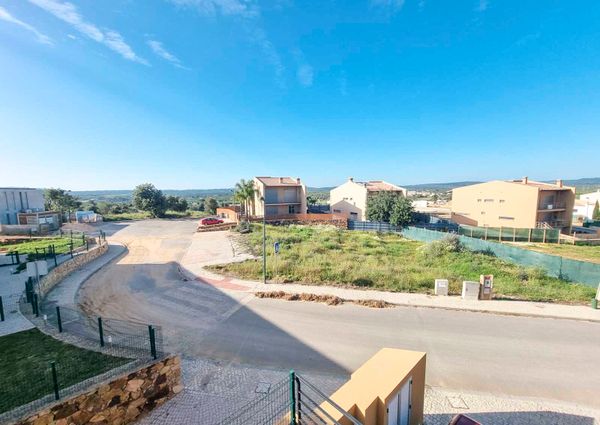 Moradia T3 Duplex para Arrendamento Anual em Algoz