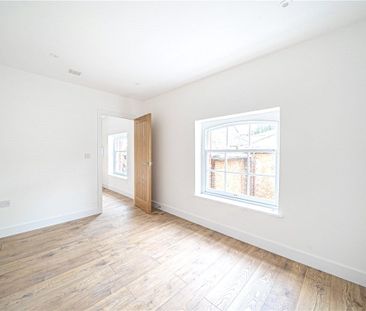 A lovely modern one bedroom flat close to the train station and cit... - Photo 4