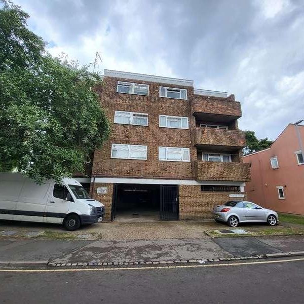 Large Bed Flat With Balcony In Windsor Court, Luton, LU1 - Photo 1