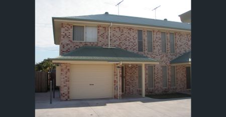 Townhouse in quiet complex (avail 22.12.25) NO CATS OR DOGS - Photo 4