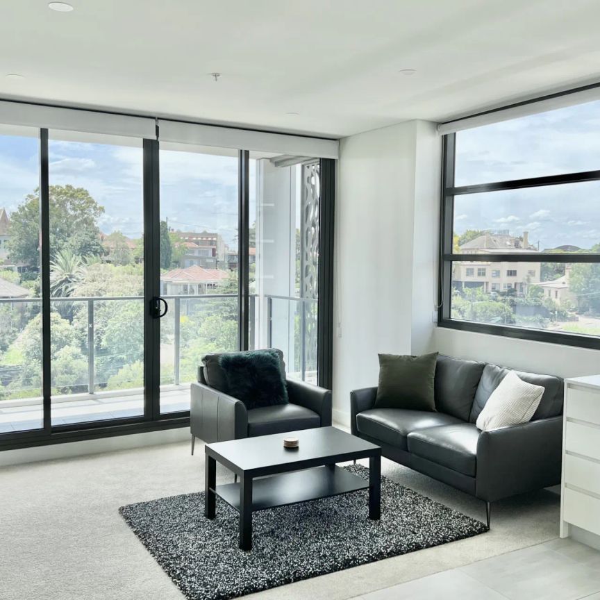 Modern One Bedroom Apartment - Photo 1