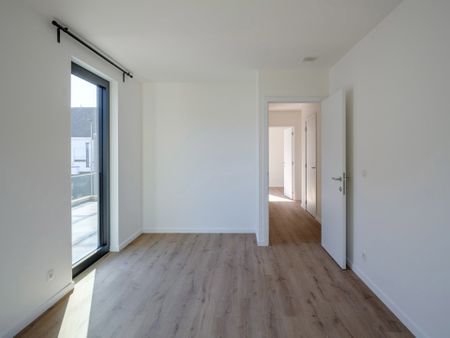 Ruime, energiezuinige NIEUWBOUW met 4 slaapkamers - Photo 2