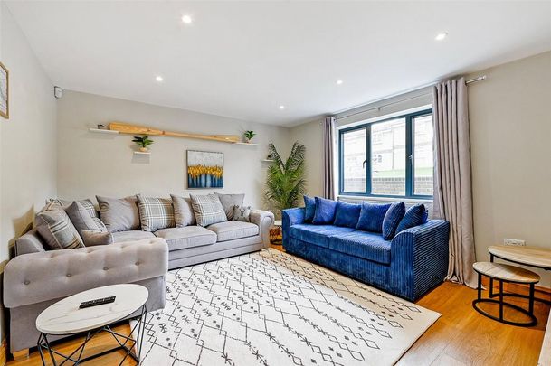 4 bedroom semi-detached house to rent - Photo 1