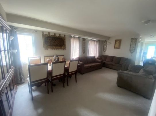 Three bedroom townhouse for rent in London Ontario - Photo 1