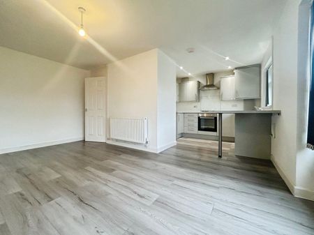 Heol Y Pia, CAERPHILLY - Photo 3