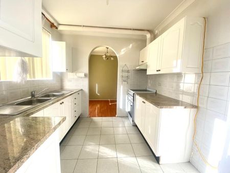 CONVENIENT & AFFORDABLE UNIT - THIS WON'T LAST LONG - Photo 4