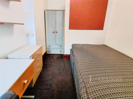 6 bedroom terraced house to rent - Photo 4