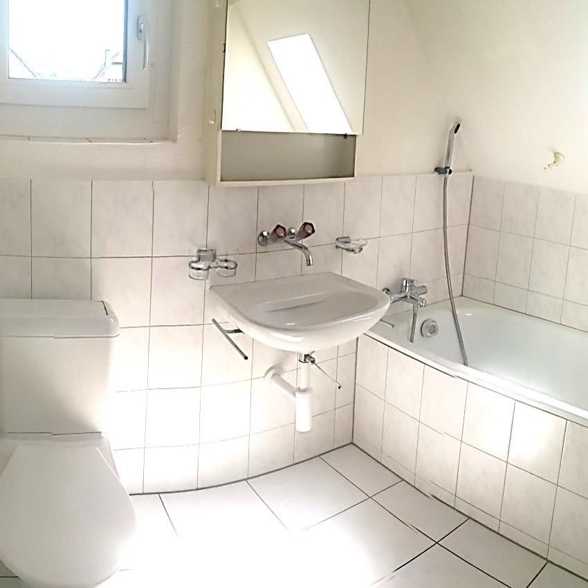 schöne 2.5-Zimmer-Wohnung mit Aussicht direkt an Bushaltestelle - Photo 1