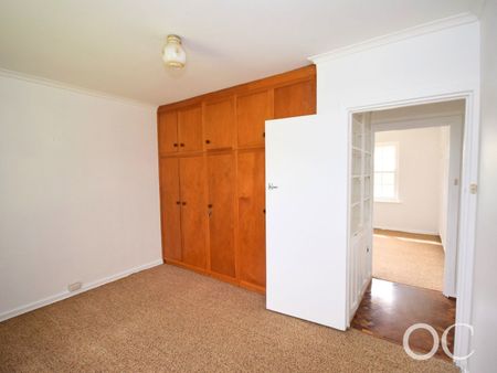 Open the Door to Space and Convenience - Photo 4