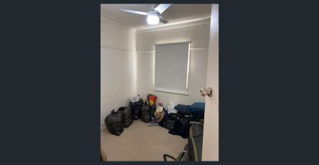 QUIET THREE BEDROOM HOME - Photo 4