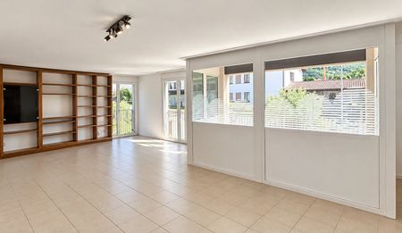 Appartamento luminoso con bella terrazza in zona comoda e strategica - Foto 2