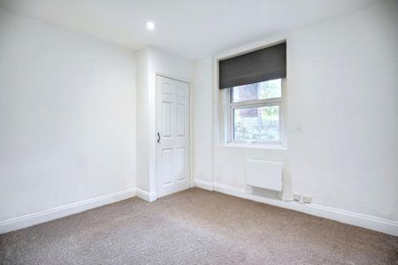 1 bedroom ground floor flat to rent - Photo 3