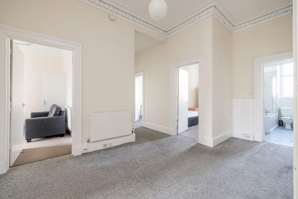 4 bedroom flat to rent - Photo 1