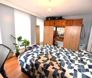 6 bedroom House in Moor Park Drive, Leeds - Photo 1