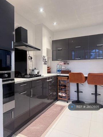 3 bedroom end of terrace house to rent - Photo 5