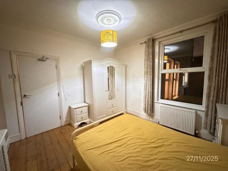 2 Bed Flat, Daisy Parsons Court, E13 - Photo 2