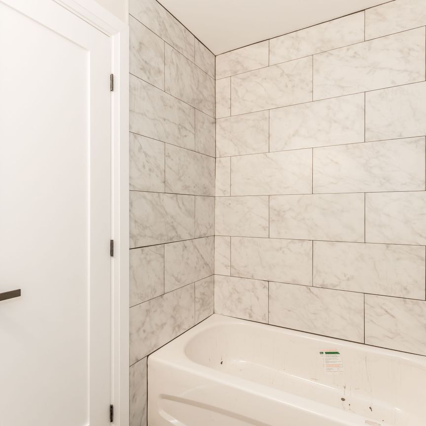 For Lease - 3993 Stouffville Road Unit# Upper, Whitchurch-Stouffville, Ontario - Photo 1