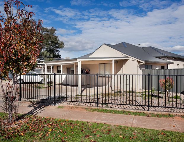 Conveniently Located 2 Bedroom Unit with Courtyard - Photo 1