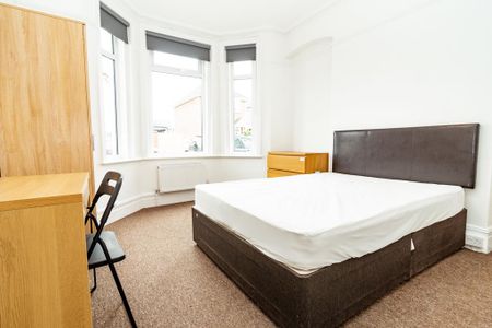 1 bedroom in a house share to rent - Photo 3