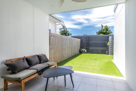 Low Maintenance Living in Award Winning Family Friendly Estate&excl; - Photo 5