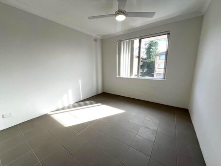 NEAT 2 BED 1 BATHROOM UNIT - Photo 5