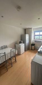 Room in a Shared House, Kelso Heights, LS3 - Photo 3