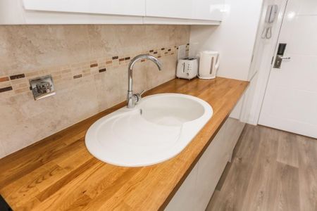 Various 1 Bed Apartments - Photo 5