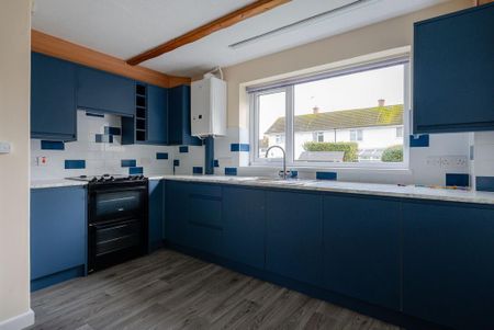 3 bedroom semi-detached house to rent - Photo 2