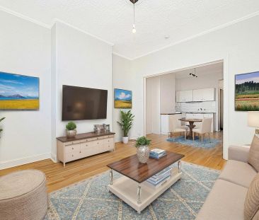 Spacious Two-Level Home With Courtyard & Parking - Steps from Sydne... - Photo 2