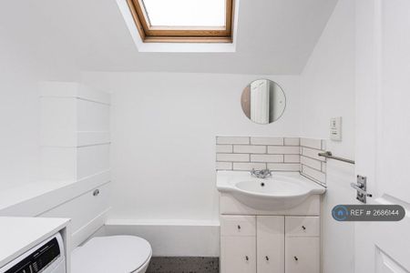 3 bedroom flat to rent - Photo 2