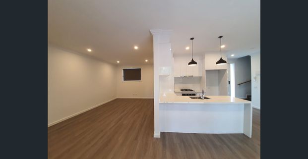 MODERN TOWNHOUSE - Photo 1