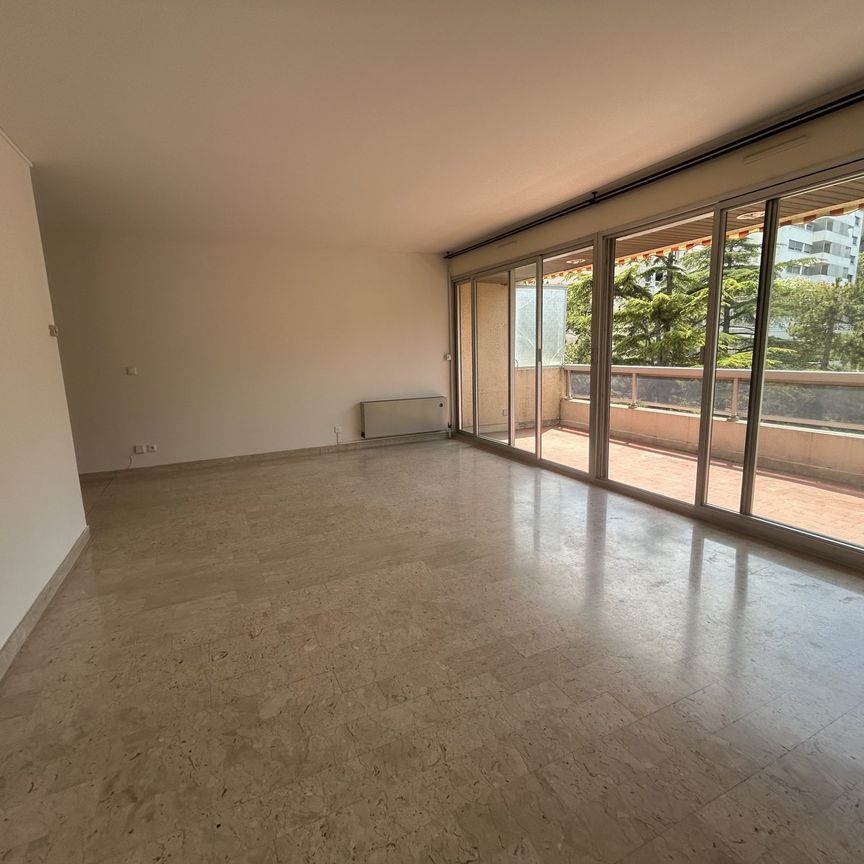 Location Appartement 4 pièces 95m² MARSEILLE 8ème - Photo 1