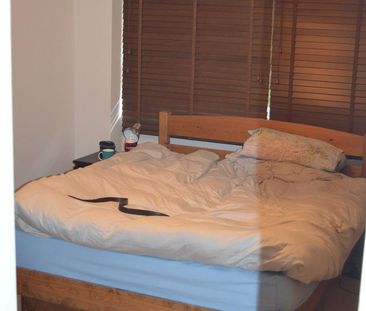 3 bedroom flat to rent - Photo 2