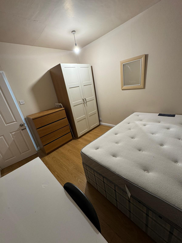 1 bedroom in a house share to rent - Photo 5